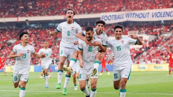 مونديال 2026.. تفاصيل إحتجاز 7 نجوم بـ منتخب العراق في مطار شيكاغو                                                                                                                                                       06/06/2026 12:46 م                                                                                                                                                       كشفت تقارير إعلامية تفاصيل إحتجاز 7 لاعبين من منتخب العراق المشارك