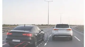 نيابة دبي تعاقب سائقاً طارد مركبة أخرى بطريقة متهورة