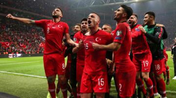 هجوم حاد على لاعب تركيا لسبب غريب.. تفاصيل                                                                                                                                                       13/06/2026 05:04 م                                                                                                                                                       شهدت وسائل التواصل الإجتماعي هجوم حاد على عبد الكريم باردجكي، لاعب منتخب تركيا، بعد نشره صورته الرسمية معلقًا