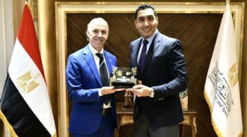 وزير الشباب والرياضة يبحث إدراج الكيك بوكسينج ضمن دورة الألعاب الإفريقية 2027 بمصر
                                                
                                                
                                                    09/06/2026 03:32 م
                                                
                                                
                                                    استقبل جوهر نبيل، وزير الشباب والرياضة، بمقر الوزارة بالعاصمة الجديدة، الإيرلندي روي بيكر، رئيس الاتحاد الدولي للكيك بوكسينج، والنرويجي إسبن لوند، نائب رئيس الاتحاد الدولي ورئيس الاتحاد الأوروبي، والك