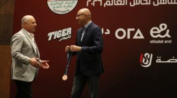 وليد درويش يهدي برونزية أمم أفريقيا للناشئين إلى هاني أبو ريدة تقديرا لدعمه المنتخب 06/06/2026 05:16 م أهدى الدكتور وليد درويش، عضو مجلس إدارة الاتحاد المصري لكرة القدم ورئيس بعثة منتخب مصر للناشئين في المغرب والمشرف على المنتخب، الميدالية البرونزية التي حققها الفراعنة في بطولة كأس الأمم الأفريقية للنا