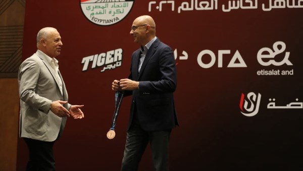 وليد درويش يهدي برونزية أمم أفريقيا للناشئين إلى هاني أبو ريدة تقديرا لدعمه المنتخب                                                                                                                                                       06/06/2026 05:16 م                                                                                                                                                       أهدى الدكتور وليد درويش، عضو مجلس إدارة الاتحاد المصري لكرة القدم ورئيس بعثة منتخب مصر للناشئين في المغرب والمشرف على المنتخب، الميدالية البرونزية التي حققها الفراعنة في بطولة كأس الأمم الأفريقية للنا