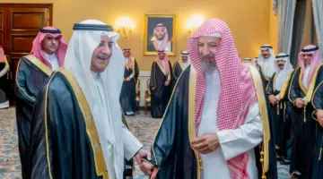 أمير تبوك يستقبل الشيخ الشثري احتفاءً بسلامة عودته من رحلته العلاجية الخارجية