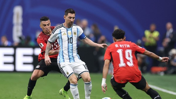 اعترافات مثيرة لحكم مكسيكي بشأن واقعة هدف منتخب مصر أمام الأرجنتين