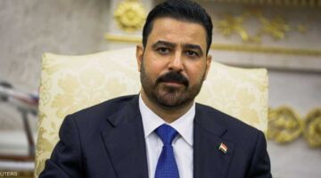 الزيدي يستدعي القيادات العسكرية لاجتماع طارئ عقب تعرض البلاد لغارات جوية مكثفة