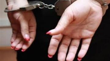 القبض على سيدتين بتهمة سرقة هاتف محمول من مواطنة في شوارع الإسكندرية
