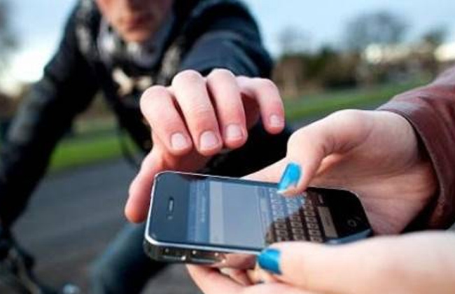 القبض على عصابة تستخدم التروسيكل في سرقة الهواتف بمدينة نصر