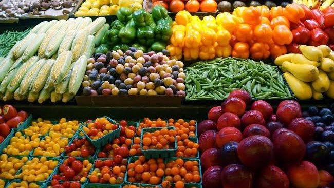 تباين جديد في أسعار الفاكهة بالأسواق المصرية مع تراجع تكلفة البطيخ والبرتقال