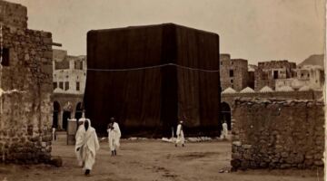حقيقة أقدم صورة للكعبة المشرفة تثير جدلاً واسعاً بين خبراء التاريخ