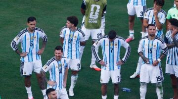 حملة جماهيرية واسعة تطالب بفرض عقوبات دولية على المنتخب الأرجنتيني بعد خسارة النهائي
