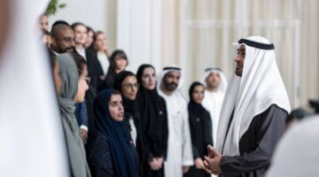 رئيس الدولة يلتقي القائمين على تنظيم احتفالات عيد الاتحاد الـ 54 للإمارات