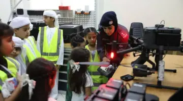 طيران شرطة أبوظبي يشرك الشباب في مهام ميدانية لتعزيز مهاراتهم المهنية