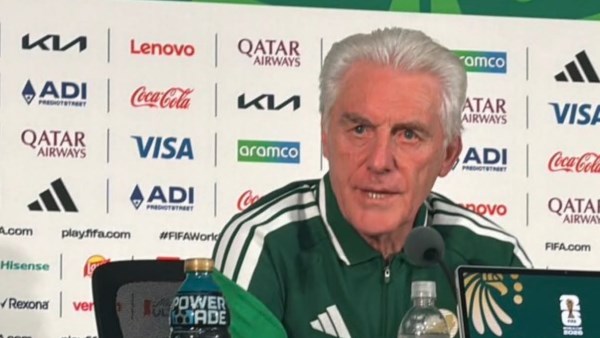 هوجو بروس ينهي مشواره مع منتخب جنوب أفريقيا بعد 5 سنوات من القيادة