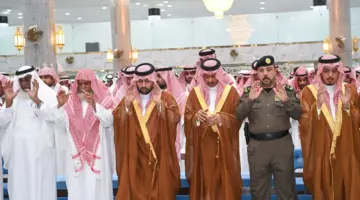 أمير جازان يتقدم المصلين في جنازة أسرة محنشي بمحافظة صامطة جنوبي المملكة