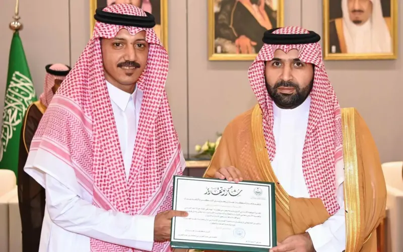 أمير جازان يحتفي بـ 3 مواطنين جسدوا أسمى صور العطاء الإنساني في المملكة