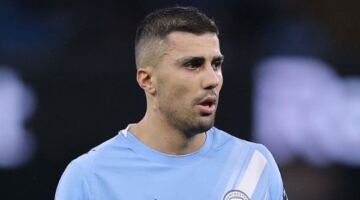 برشلونة يرفع عرضه المالي لضم رودري وسط ترقب قرار مانشستر سيتي النهائي