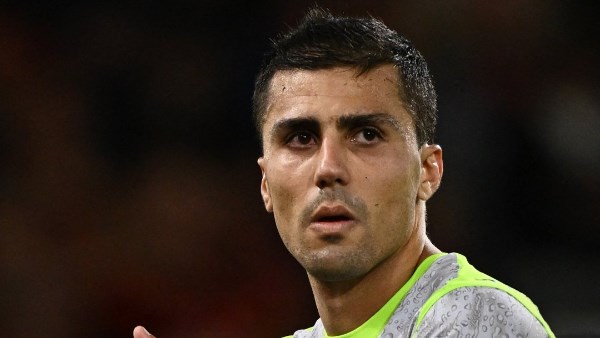 برشلونة يضاعف محاولاته المالية للظفر بخدمات النجم الإسباني رودري من مانشستر سيتي