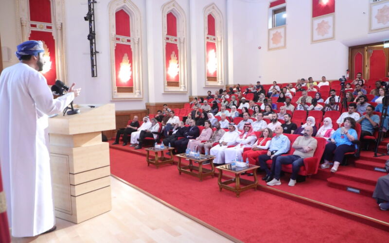 بيت الشعر في الشارقة يجمع المبدعين للاحتفاء بجماليات اللغة وتنوع القصائد العربية