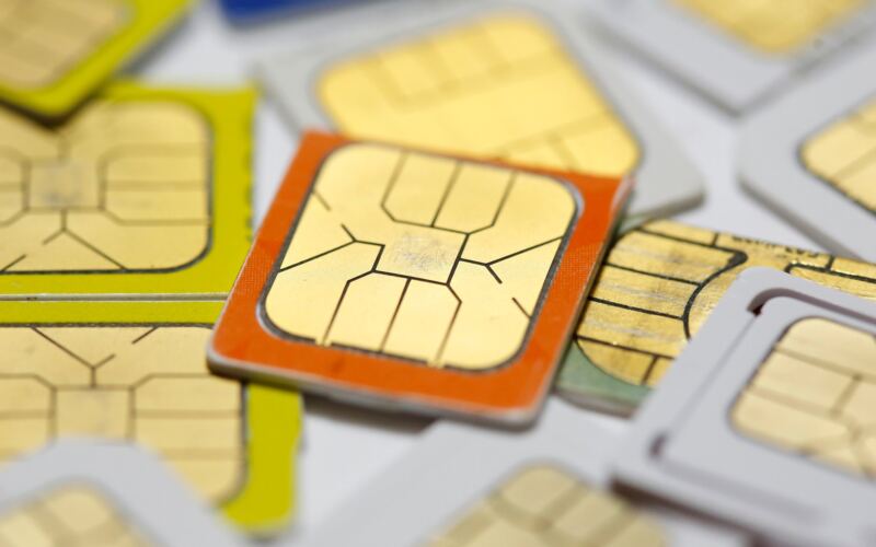 تحقيق قضائي يلاحق بائعي شرائح المحمول في مصر بعد تجاوزات غير قانونية