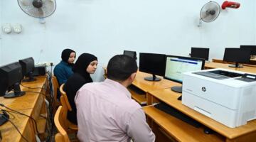 تخصصات جامعية تضمن للطلاب فرص تدريب مهني مدفوع قبل التخرج بسوق العمل