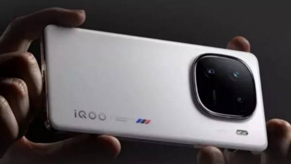 تسريبات تكشف ملامح التصميم الخارجي لهاتف iQOO Z11 الجديد قبل طرحه بالأسواق
