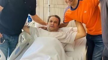 تطورات الحالة الصحية لنجم الزمالك السابق أيمن منصور بعد خضوعه لجراحة دقيقة