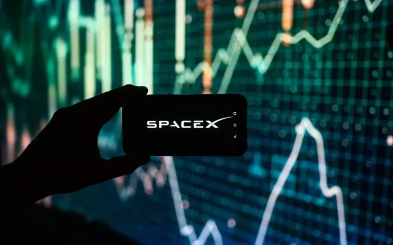 سبيس إكس تستعد لاقتحام سوق الاتصالات الأمريكي بمشروع ستارلينك موبايل الجديد