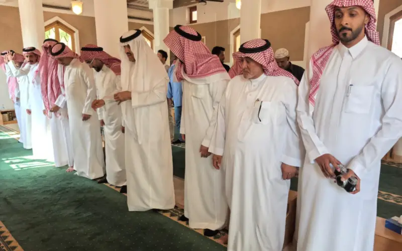 سلطان بن سلمان يودع المصور العالمي هومبرتو دا سيلفيرا في مشهد جنائزي بالدرعية