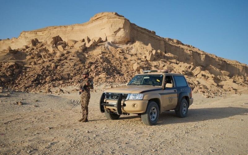 ضبط مخالف داخل محمية الملك سلمان بحوزته عشرات الكائنات الفطرية وذخائر متنوعة