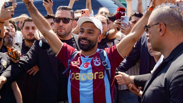 طرابزون سبور يحتفي بانتقال محمد صلاح بلمسة إبداعية من مسلسل هذا البحر يفيض