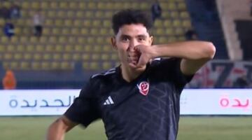 طريقة استثنائية للاعب توفيق محمد في الاحتفال بانضمامه لصفوف النادي الأهلي الجديد