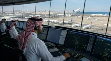 كواليس العمل داخل أبراج المراقبة الجوية بمطار الملك عبدالعزيز الدولي بجدة