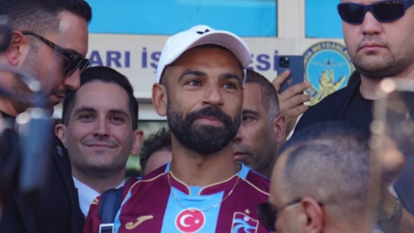 كواليس ظهور محمد صلاح في مستشفى إسطنبول تمهيداً للانضمام إلى طرابزون سبور التركي