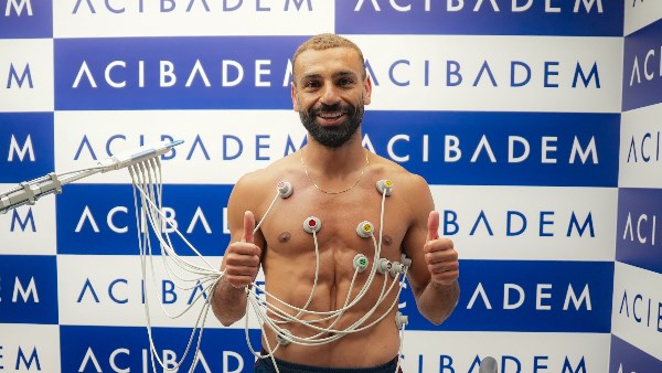 محمد صلاح يقترب من ارتداء قميص طرابزون سبور بعد اجتياز الفحوصات الطبية بتركيا