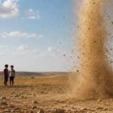مخاطر صحية ومادية خفية تسببها ظواهر عفريت الغبار في المناطق الصحراوية المفتوحة