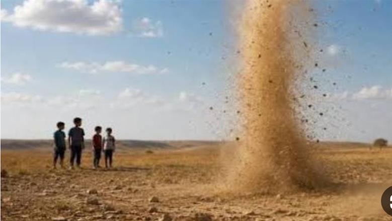 مخاطر صحية ومادية خفية تسببها ظواهر عفريت الغبار في المناطق الصحراوية المفتوحة