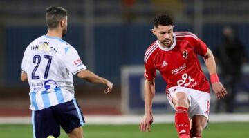 موقف غامض لمدافع الأهلي قبل مواجهة برشلونة الحاسمة في قمة الأبطال الدولية