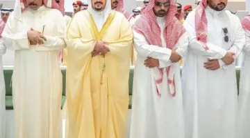 نائب أمير الرياض يتقدم المصلين في جنازة محمد المطيري بمسجد الراجحي