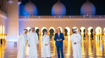 الرئيس الألباني يتجول في أروقة جامع الشيخ زايد ضمن زيارته الرسمية للإمارات