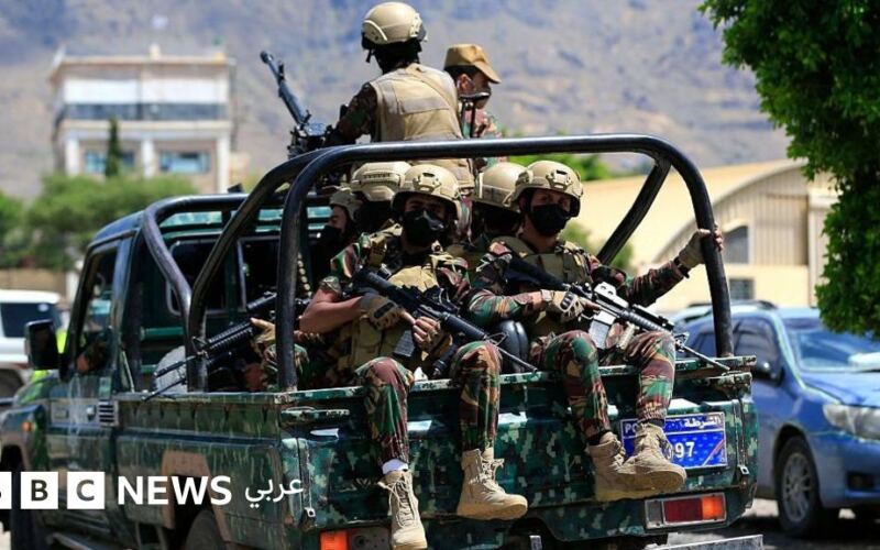 تصعيد عسكري مفاجئ بين الحوثيين وقوات الرياض يطال قاعدة جوية في السعودية