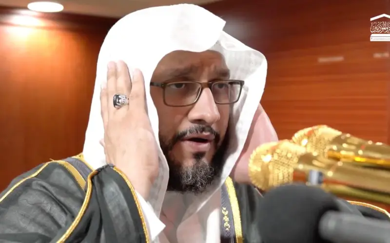 رحيل الشيخ إبراهيم المدني مؤذن المسجد الحرام يغلف مكة بحالة من الحزن