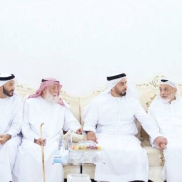 سيف بن زايد يقدم واجب العزاء في وفاة عبدالله المنهالي وسعيد الشامسي