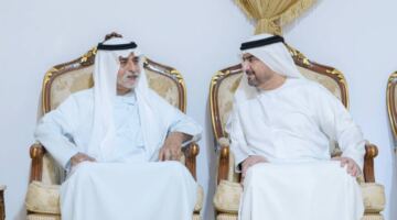 عبدالله بن سالم يستقبل المعزين في وفاة الشيخ محمد بن سالم القاسمي