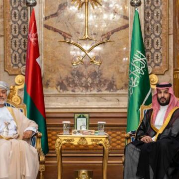 لقاء ثنائي بين محمد بن سلمان وسلطان عمان في مدينة جدة السعودية