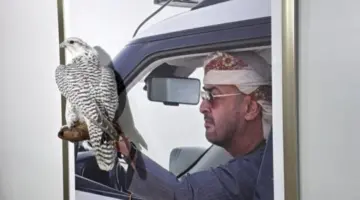 لوحة فنية فريدة لرئيس الدولة تخطف الأنظار في معرض الصيد والفروسية