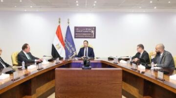 وزير الاتصالات يفتح آفاقاً جديدة لجذب الاستثمارات العالمية لقطاع التعهيد المصري