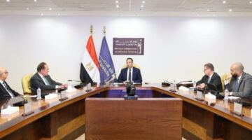وزير الاتصالات يكشف خطة طموحة لزيادة الخدمات الرقمية وتصنيع ملايين الهواتف محلياً